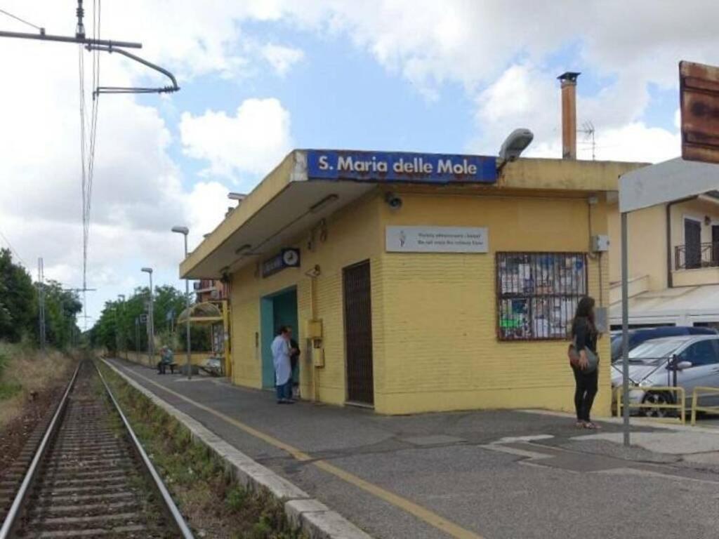 A Casa Di Marco Guesthouse - Apt Di Ciampino E Stazione Per Roma Marino Exterior foto